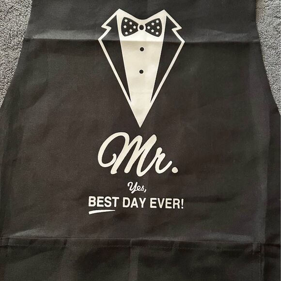 NEW Couples Mr and Mrs Aprons (Perfect for Engagement/ Wedding Gift) - Picture 6 of 6